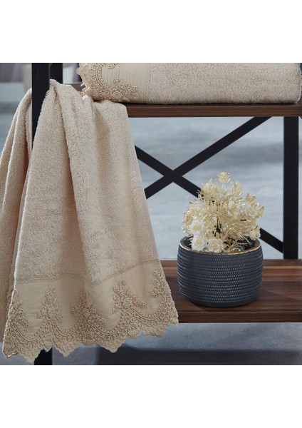 Tual Işlemeli Yüz Havlusu (50 x 90 Cm)