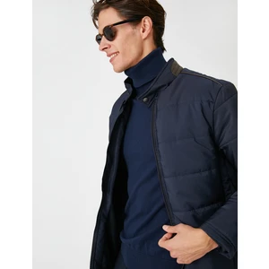 Basic Jacket Zipper Pocket Detailed