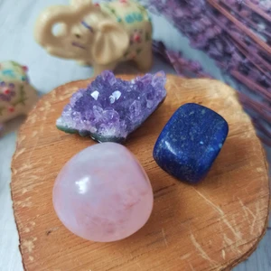 Ameti̇st Pembe Kuvars Lapi̇s Lazuli̇ Doğal Taş Medi̇tasyon Yoga Üçlü Çakra Seti̇