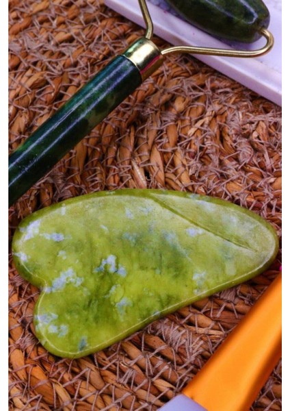 Yeşim Taşı Gua Sha Seti fırsatları