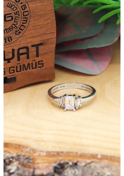 Zirkon Taşlı Kadın Gümüş Yüzük 201021630 fiyatları