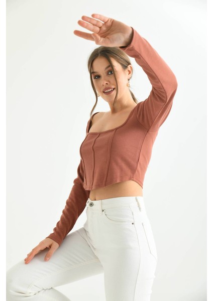 Tarçin Önü Şerit Detaylı Kare Yaka Crop Bluz