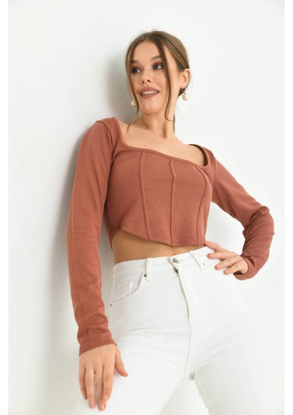 Tarçin Önü Şerit Detaylı Kare Yaka Crop Bluz