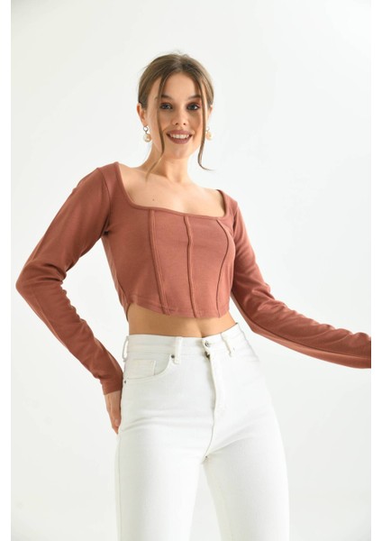 Tarçin Önü Şerit Detaylı Kare Yaka Crop Bluz