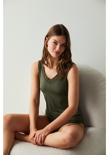 Haki Dantel Yakalı Kalın Askılı Atlet