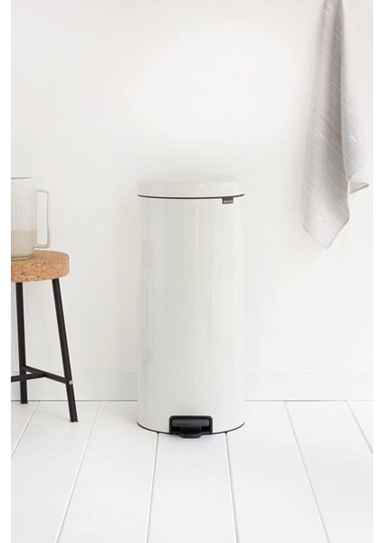 Newıcon White Pedallı Çöp Kutusu 30L fırsatları