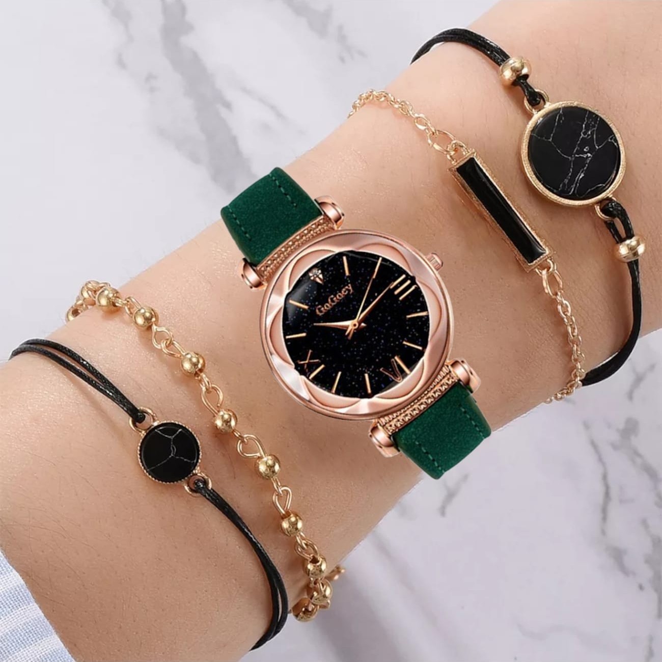 GoGoey Kadın Kol Saati Lüks Moda Şık Trend Bayan Set Saat Yeşil Renk + 4 Adet Bileklik Hediye
