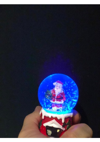 Noel Baba Yılbaşı Temalı Işıklı Kar Küresi Minik Boy ve Kartanesi Kolye