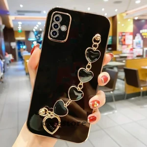 M.TK Moveteck Samsung Galaxy M13 Uyumlu Kılıf Kamera Korumalı Parlak Gold Şeritli Araksı Kalpli Tutacak Yumuşak Tarz Silikon Kapak