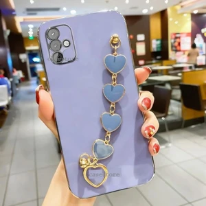 M.TK Moveteck Samsung Galaxy M13 Uyumlu Kılıf Kamera Korumalı Parlak Gold Şeritli Araksı Kalpli Tutacak Yumuşak Tarz Silikon Kapak