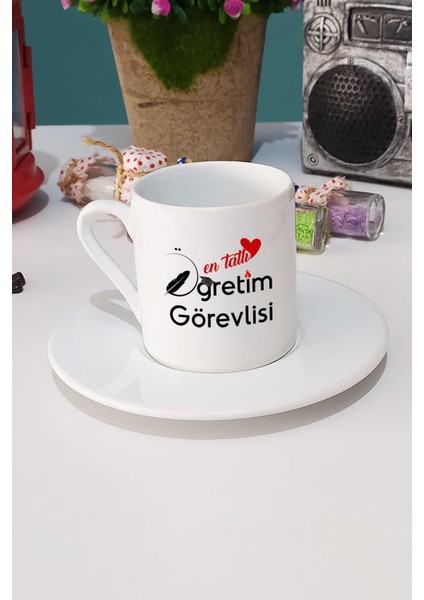 En Tatlı Öğretim Görevlisi Türk Kahvesi Fincanı Beyaz