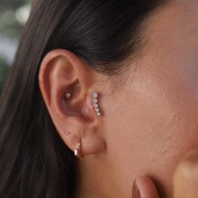 By Golden House Beş Taşlı Tragus Piercing