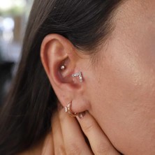 By Golden House Baget Taşlı V Tragus Piercing