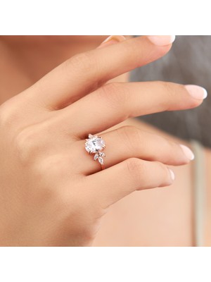 925 Ayar  Zirkon Taşlı Tasarım Gümüş Yüzük