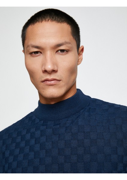 Basic Triko Kazak Yarım Balıkçı Yaka Uzun Kollu Geometrik Desenli