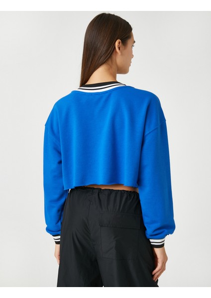 Crop Sweatshirt Kolej Baskılı V Yaka Uzun Kollu