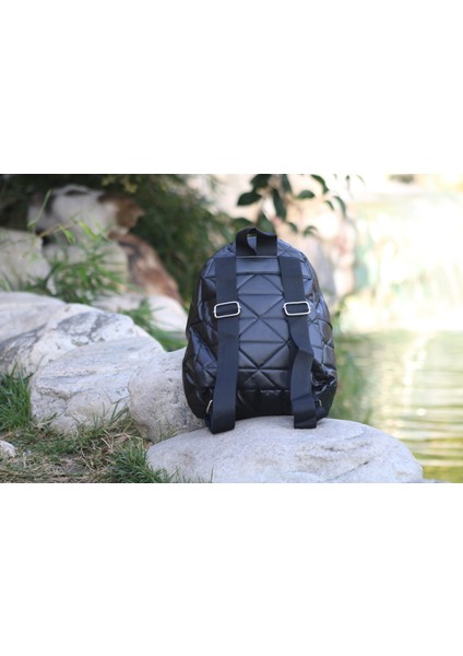 Kapitone Baklava Desenli Ön Fermuarlı Cepli Sırt Çantası fiyatları