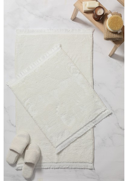 Püsküllü Peluş Kaydırmaz Taban 2li Paspas Takımı - Beyaz
