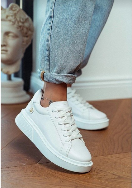 Beyaz Bağcıklı Inci Detaylı Kalın Taban Spor Ayakkabı modelleri