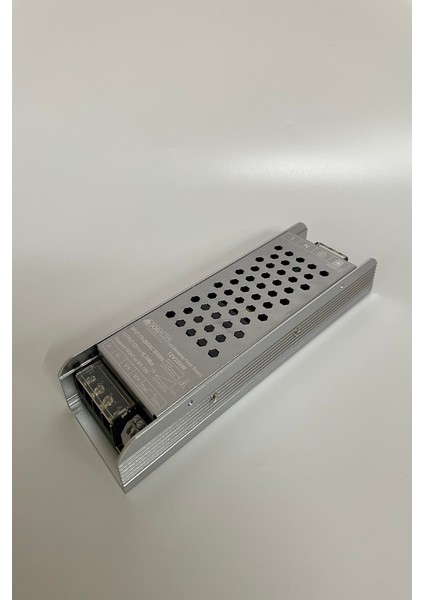 12 Volt Dim Edilebilir Şerit Led Adaptör 16.7 Amper 200 Watt