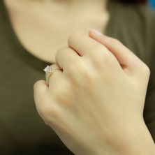 Lova H Renk 0,31 Karat Pırlanta Tektaş Yüzük 1020055