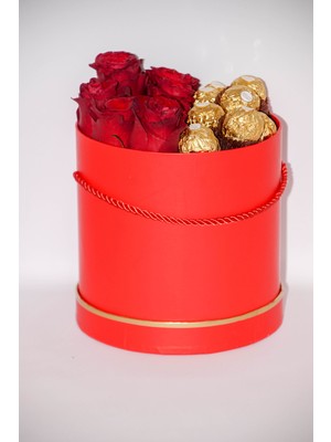 Filika Store Kırmızı Silindir Büyük Kutuda Gül ve Ferrero Çikolata