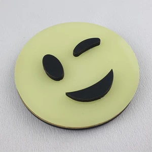 Fosforlu Emoji ( Karanlıkta Parlar ) Fosforlu Duvar Süsü, 6,5 cm