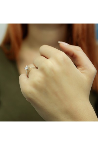 Lova G Renk 0,40 Karat Pırlanta Tektaş Yüzük 1060003