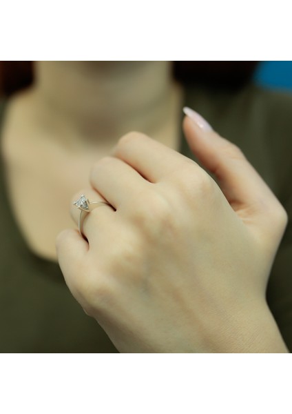 Lova 0,40 Karat Efektli Pırlanta Tektaş Yüzük 1040113 modelleri