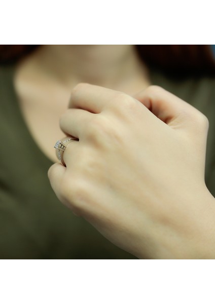 Lova 0,30 Karat Tektaş Görünümlü Pırlanta Yüzük 1020168 modelleri