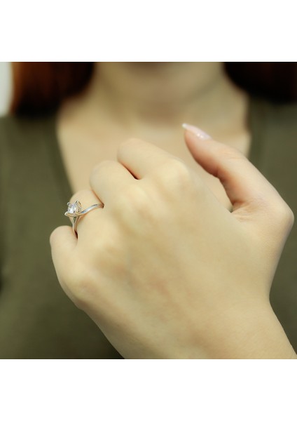 Lova G Renk 0,38 Karat Pırlanta Tektaş Yüzük 1070041