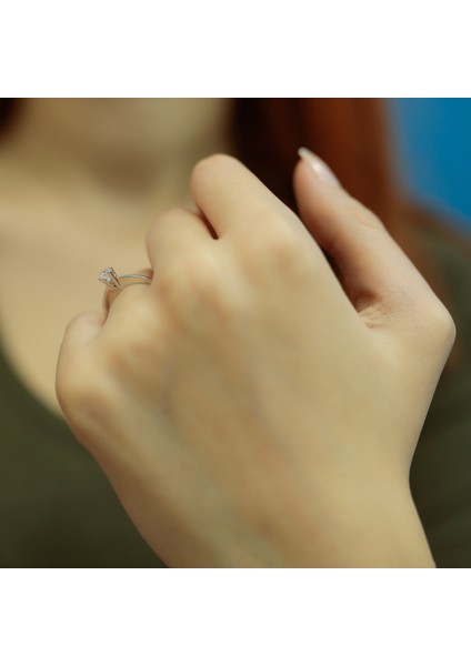 Lova F-VS2 0,18 Karat Pırlanta Tektaş Yüzük 1040040