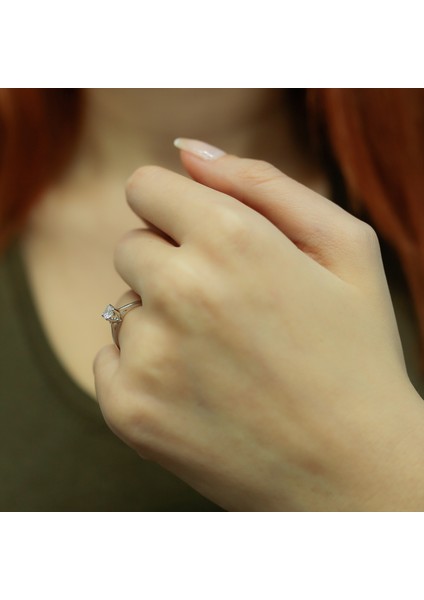 Lova E Renk 0,27 Karat Pırlanta Tektaş Yüzük 1010045