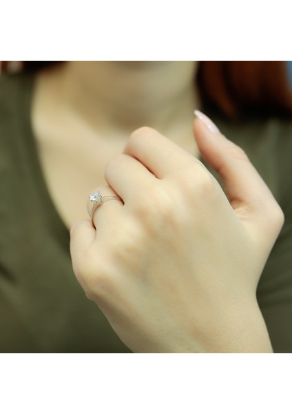 Lova G Renk 0,60 Karat Pırlanta Tektaş Yüzük 1030069