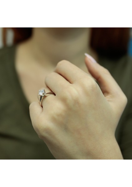 Lova G Renk 0,71 Karat Pırlanta Tektaş Yüzük 1030106 modelleri