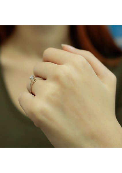 Lova H Renk 0,21 Karat Pırlanta Tektaş Yüzük 1040039
