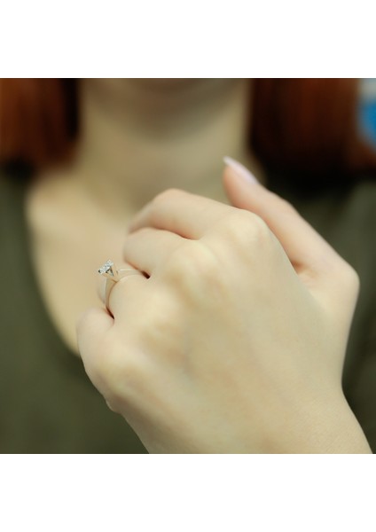 Lova 0,40 Karat Efektli Pırlanta Tektaş Yüzük 1040101