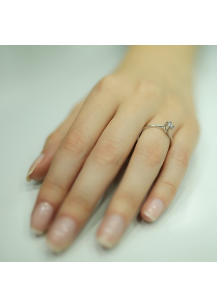Lova G Renk 0,10 Karat Pırlanta Tektaş Yüzük 1070026