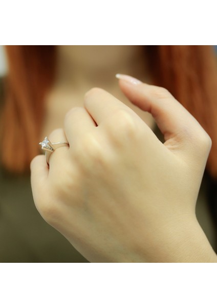 Lova E Renk 0,32 Karat Pırlanta Tektaş Yüzük 1020042