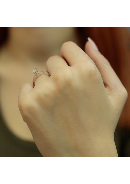 Lova F Renk 0,17 Karat Pırlanta Tektaş Yüzük 1030008