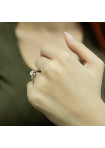 Lova 1 Karat Tektaş Görünümlü Pırlanta Yüzük 1020167