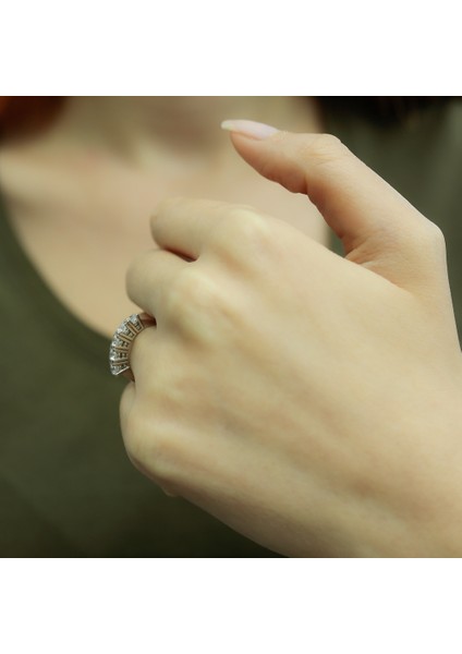 Lova G Renk 0,65 Karat Pırlanta Beştaş Yüzük 1050201 modelleri