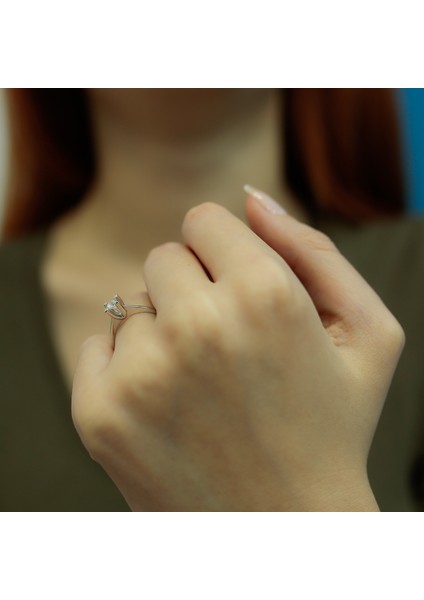 Lova 0,21 Karat Pırlanta Tektaş Yüzük 1070016