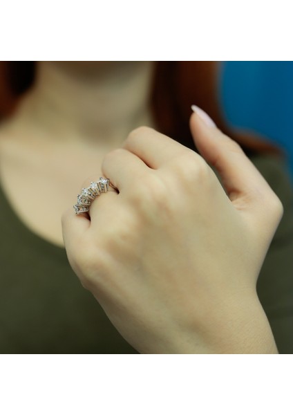 Lova 1 Karat Efektli Pırlanta Beştaş Yüzük 1070107 modelleri