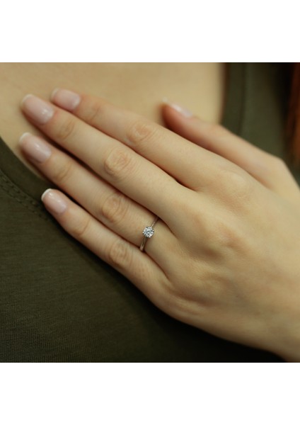 Lova F Renk 0,24 Karat Pırlanta Tektaş Yüzük 1040066