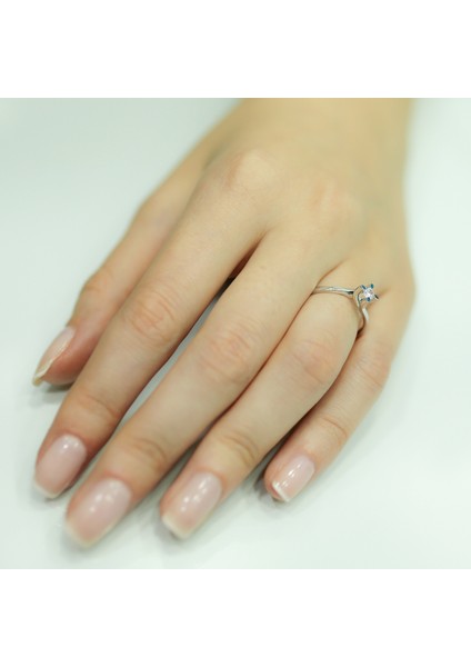 Lova F Renk 0,12 Karat Pırlanta Tektaş Yüzük 1070034