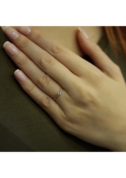 Lova G Renk 0,08 Karat Pırlanta Tektaş Yüzük 1020093