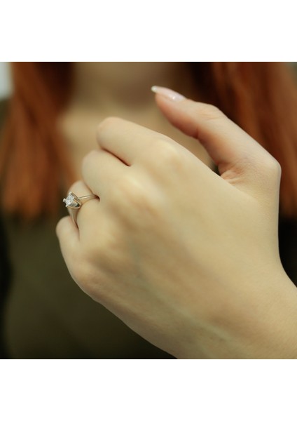 Lova E Renk 0,31 Karat Pırlanta Tektaş Yüzük 1070003