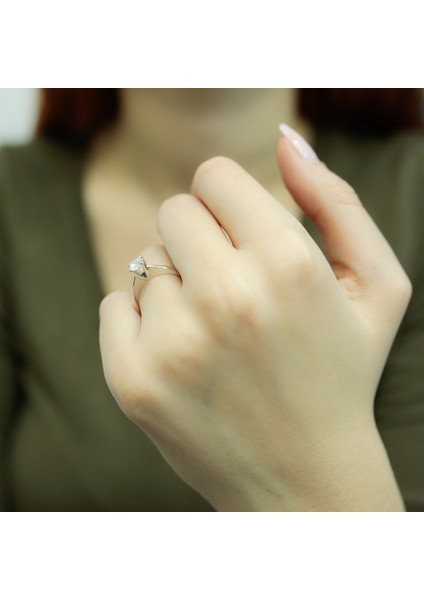Lova E Renk 0,52 Karat Pırlanta Tektaş Yüzük 1030047 modelleri