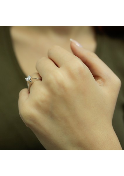 Lova G Renk 0,50 Karat Pırlanta Tektaş Yüzük 1050124